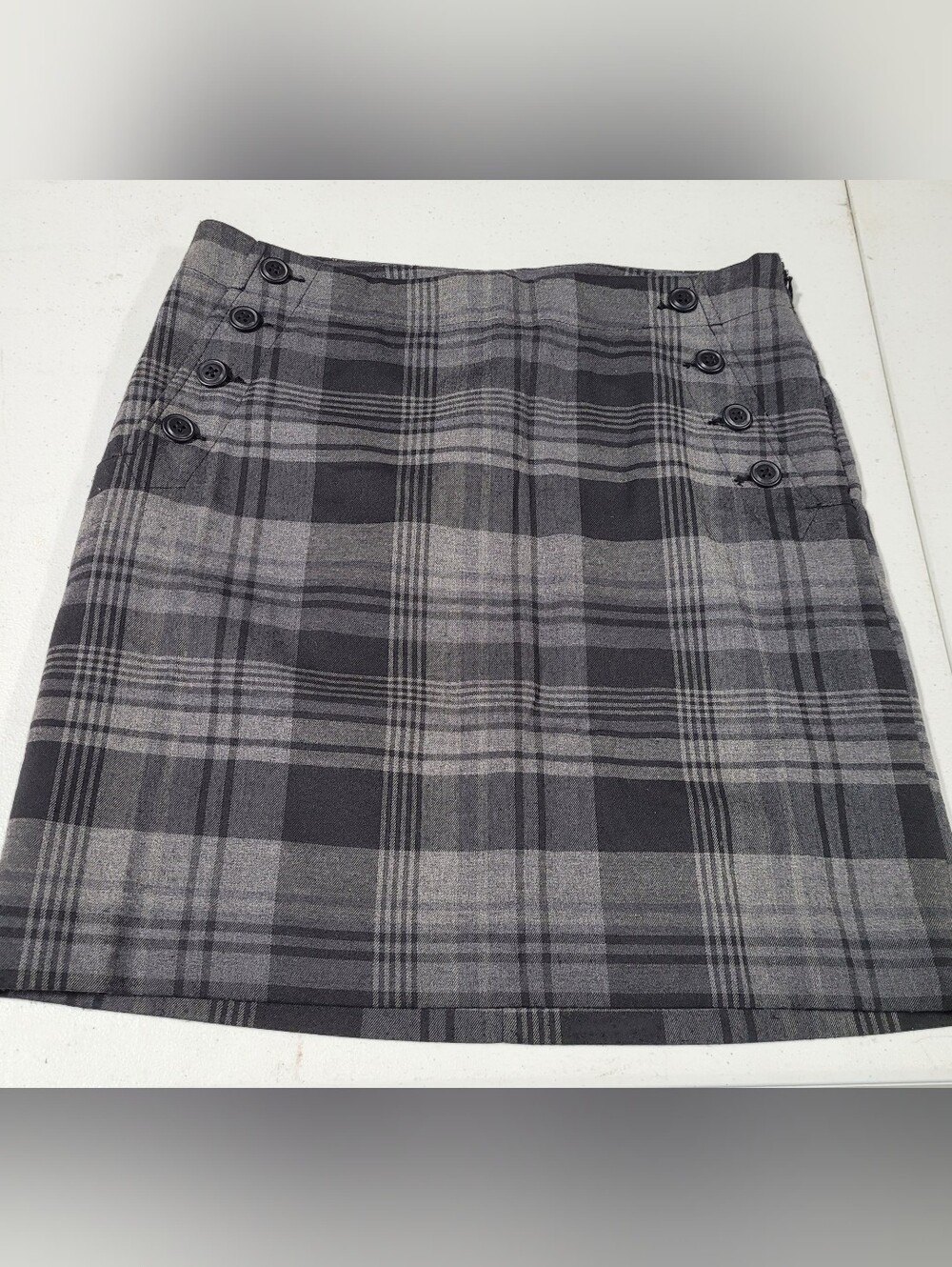 GAP Black & Gray Plaid Button-Accent Mini Skirt